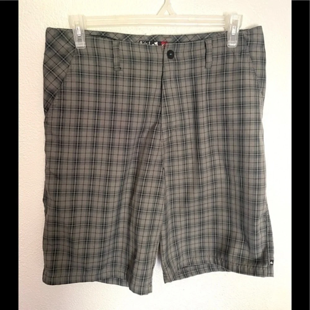 QUICKSILVER Gray check embroidered back logo casual flat front shorts size 34